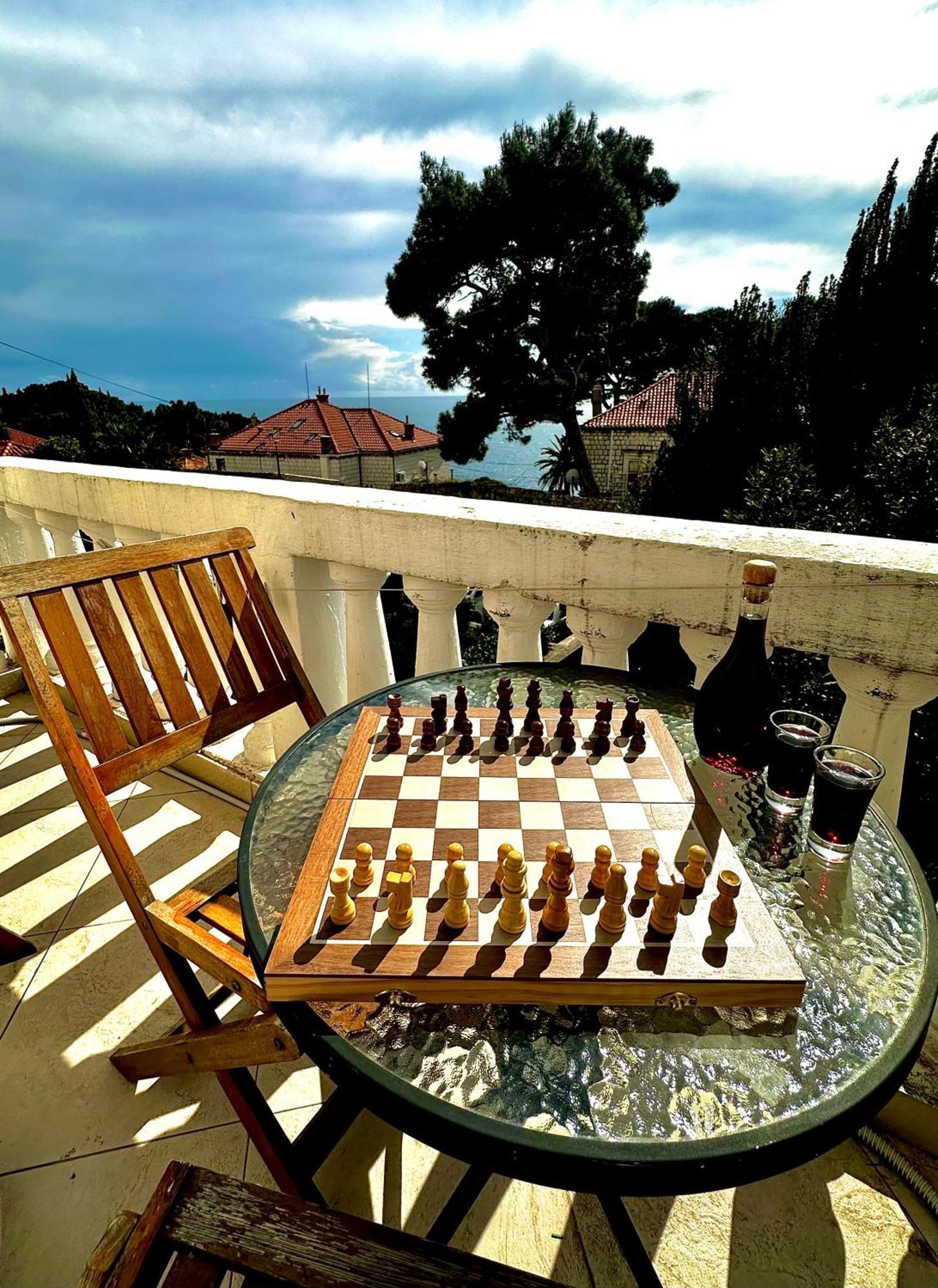 Apartment Two-bedrooms With Balcony And Sea View,near Old Town
