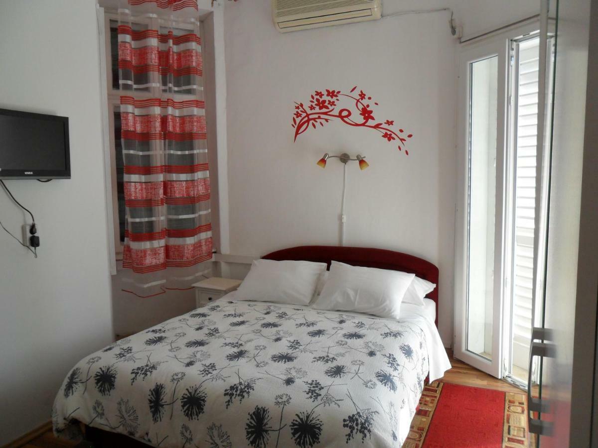 Apartment Two-bedrooms With Balcony And Sea View,near Old Town *
